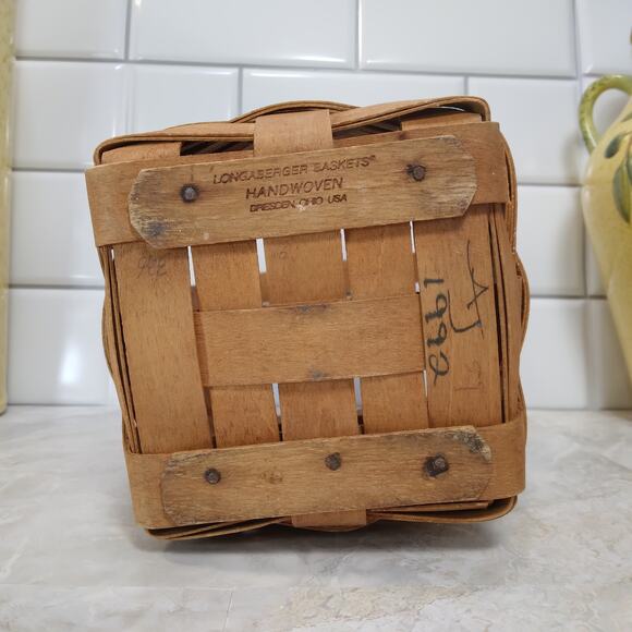 Vtg 1992 Signed Hand Woven Longaberger Basket with Handle Farmhouse Collectible - Picture 7 of 8